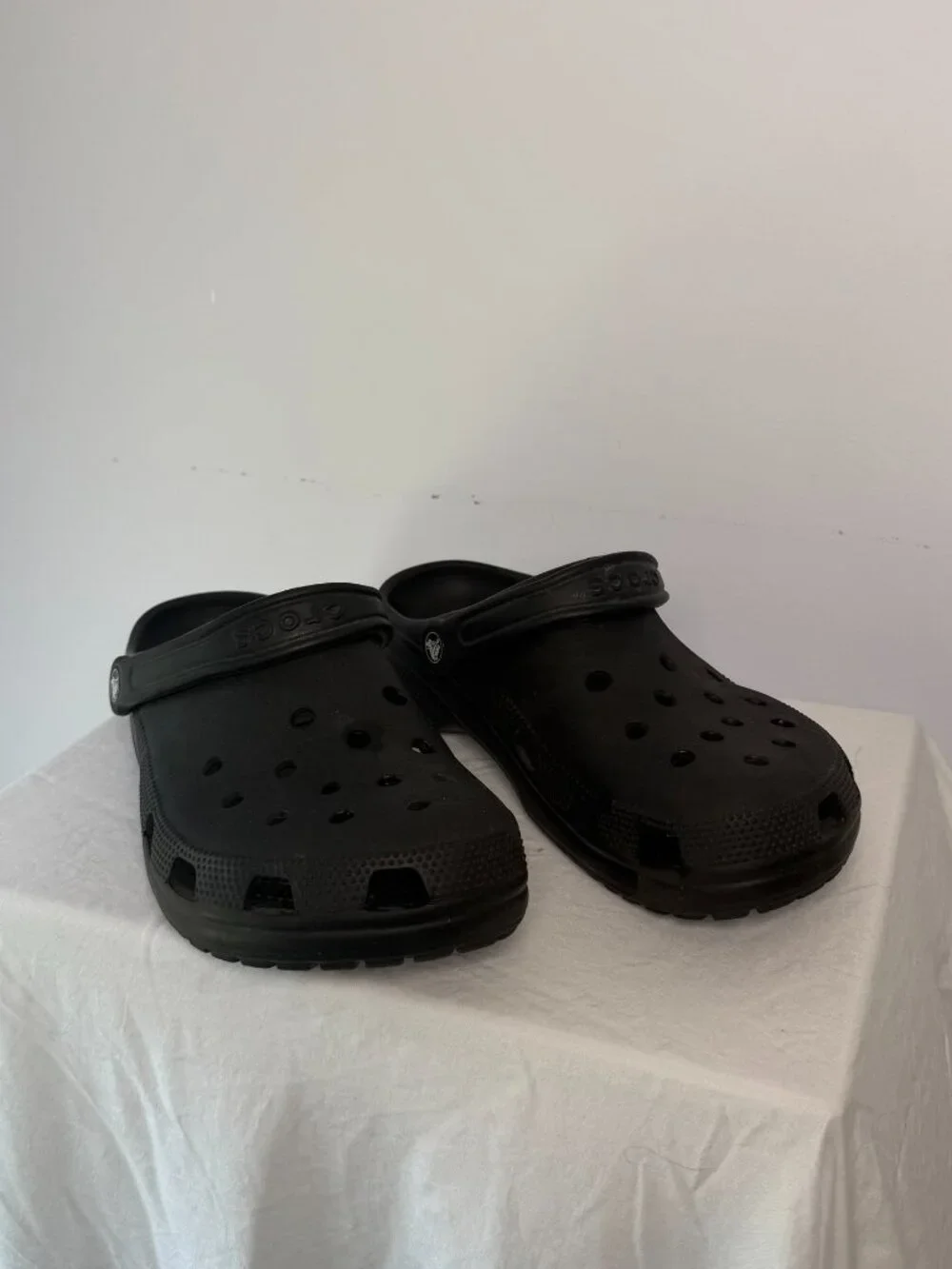 Crocs Classic Black Clogs Men's 9 Women's 11 Lightweight Comfort Shoes